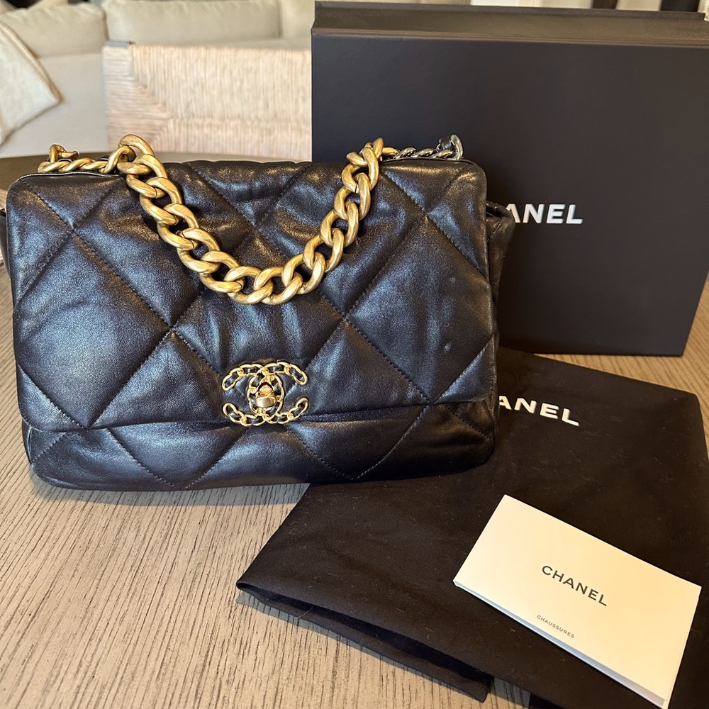 CHANEL 19 LARGE HANDBAG Black leather with gold and silver chain strap
